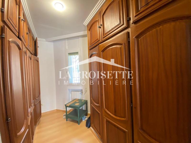 Villa avec jardin S+4 meublée à La Marsa